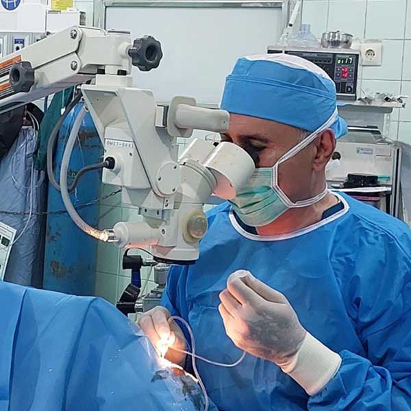 دکتر فرهاد برزگر جلالی متخصص چشم پزشکی در اردبیل